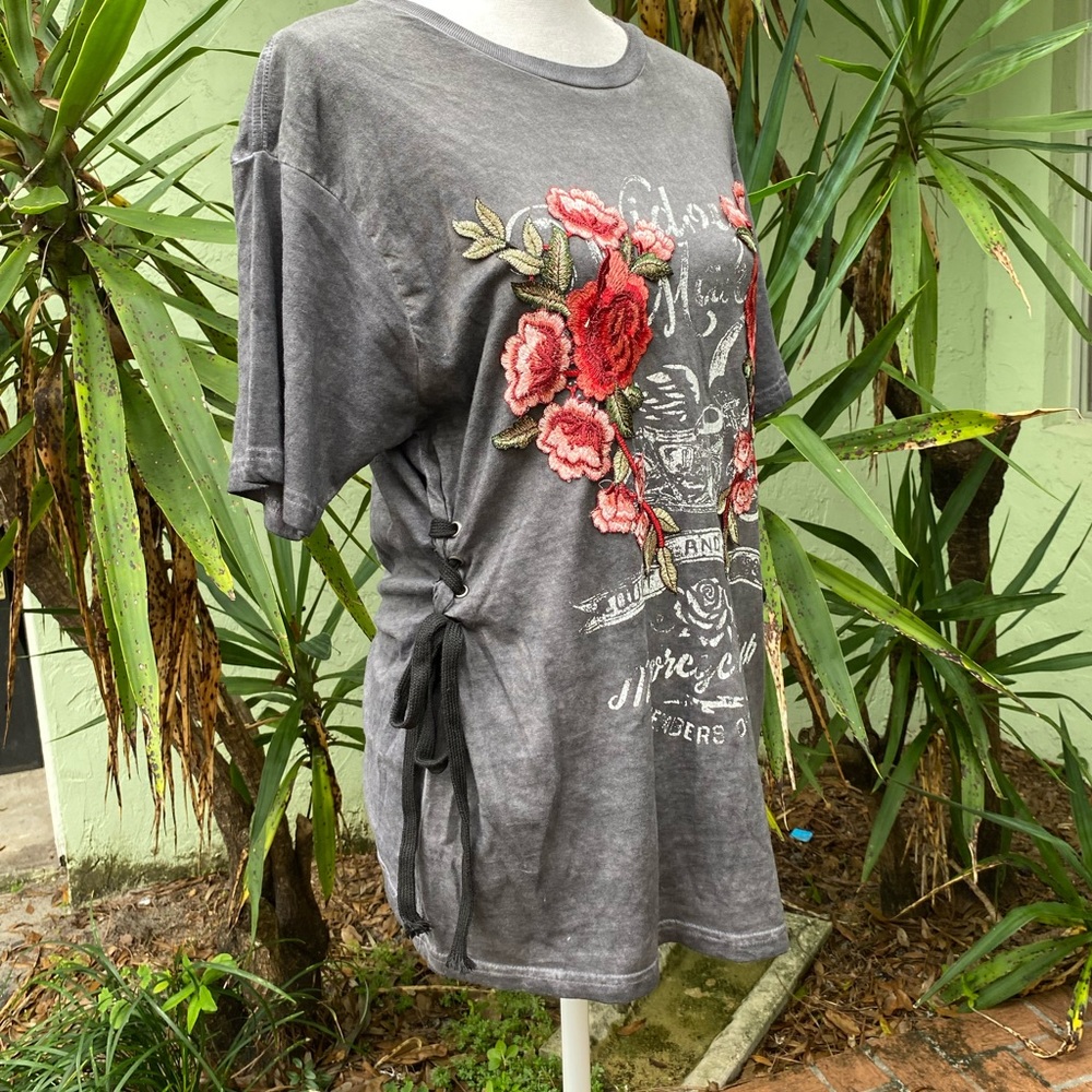 Lace Up Graphic Gray Tshirt
